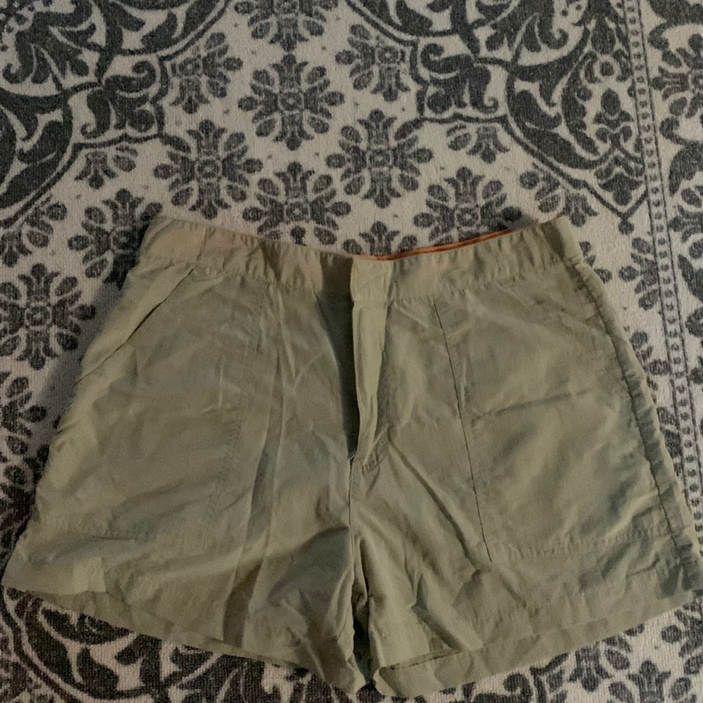 Shorts size Large